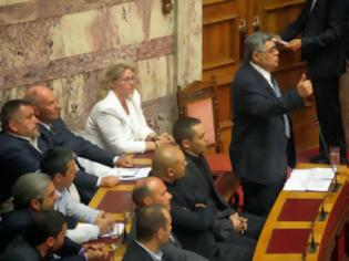 Φωτογραφία για Παραιτείται όλη η Χρυσή Αυγή; - Κοντά σε ΕΚΤΑΚΤΕΣ εκλογές!